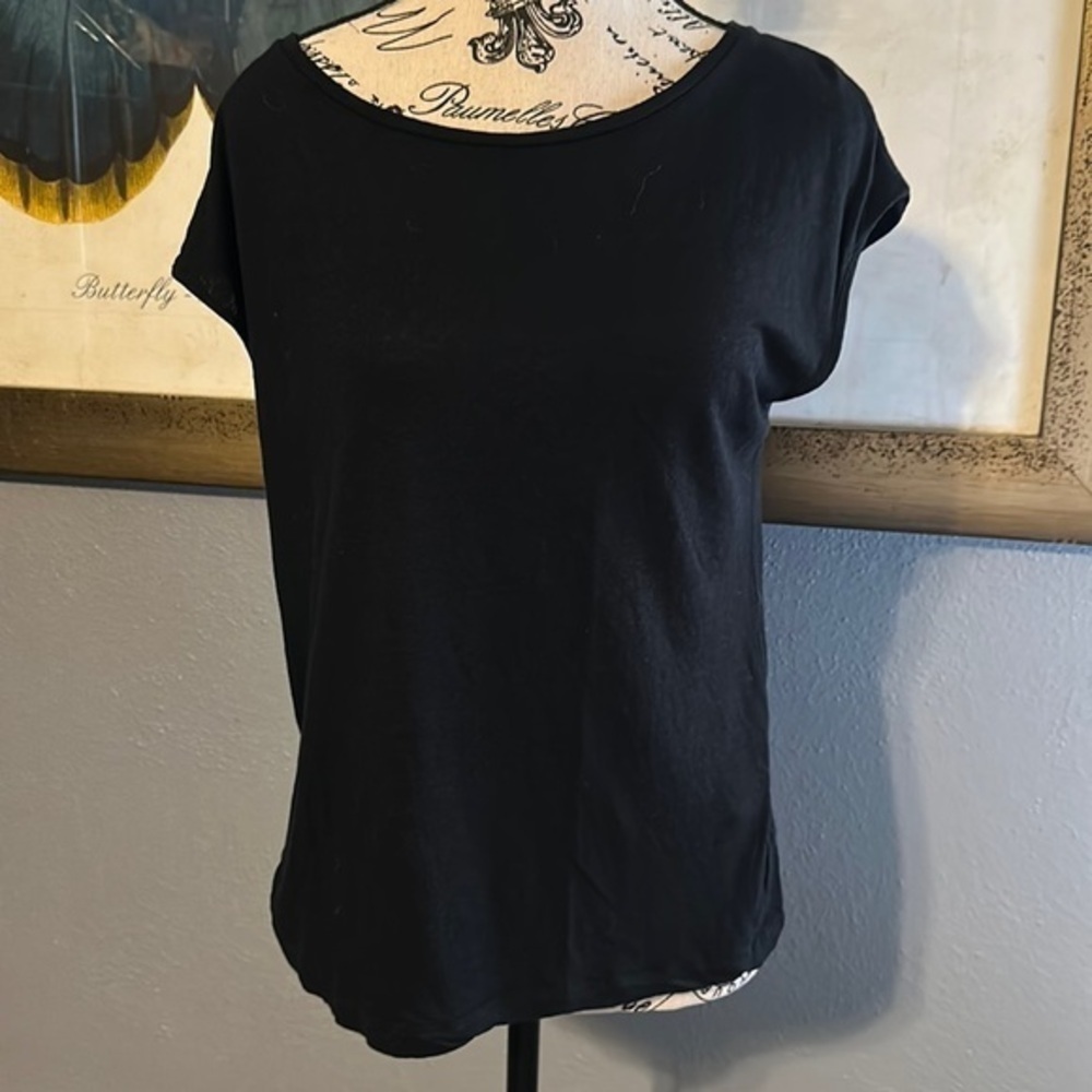 Linen viscose blend medium black top. Club Monaco EUC no signs of wear